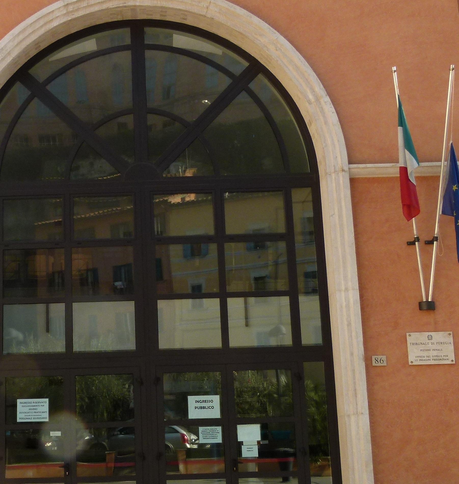 "Vi state troppo occidentalizzando" “Perseguita“ mamma e sorella