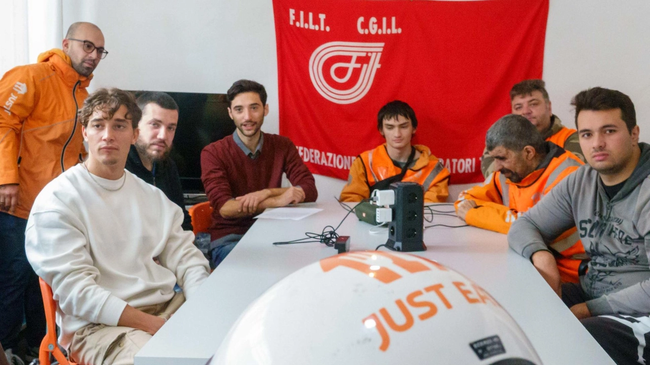 I riders di Just Eat protestano per le condizioni di lavoro (foto Alexia Frascatore) I riders di Just Eat protestano per le condizioni di lavoro (foto Alexia Frascatore)