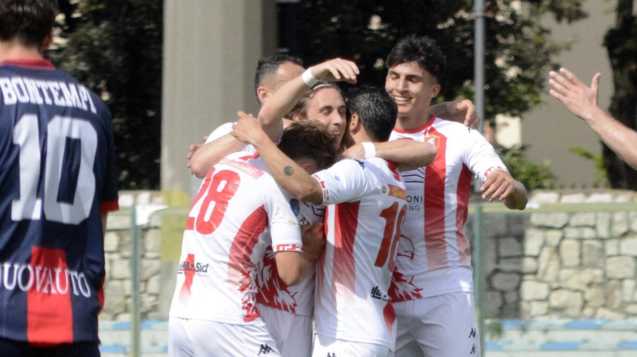 Il Grosseto non trova la vittoria contro il Montevarchi, finisce in parità allo Zecchini deludendo i tifosi locali.
