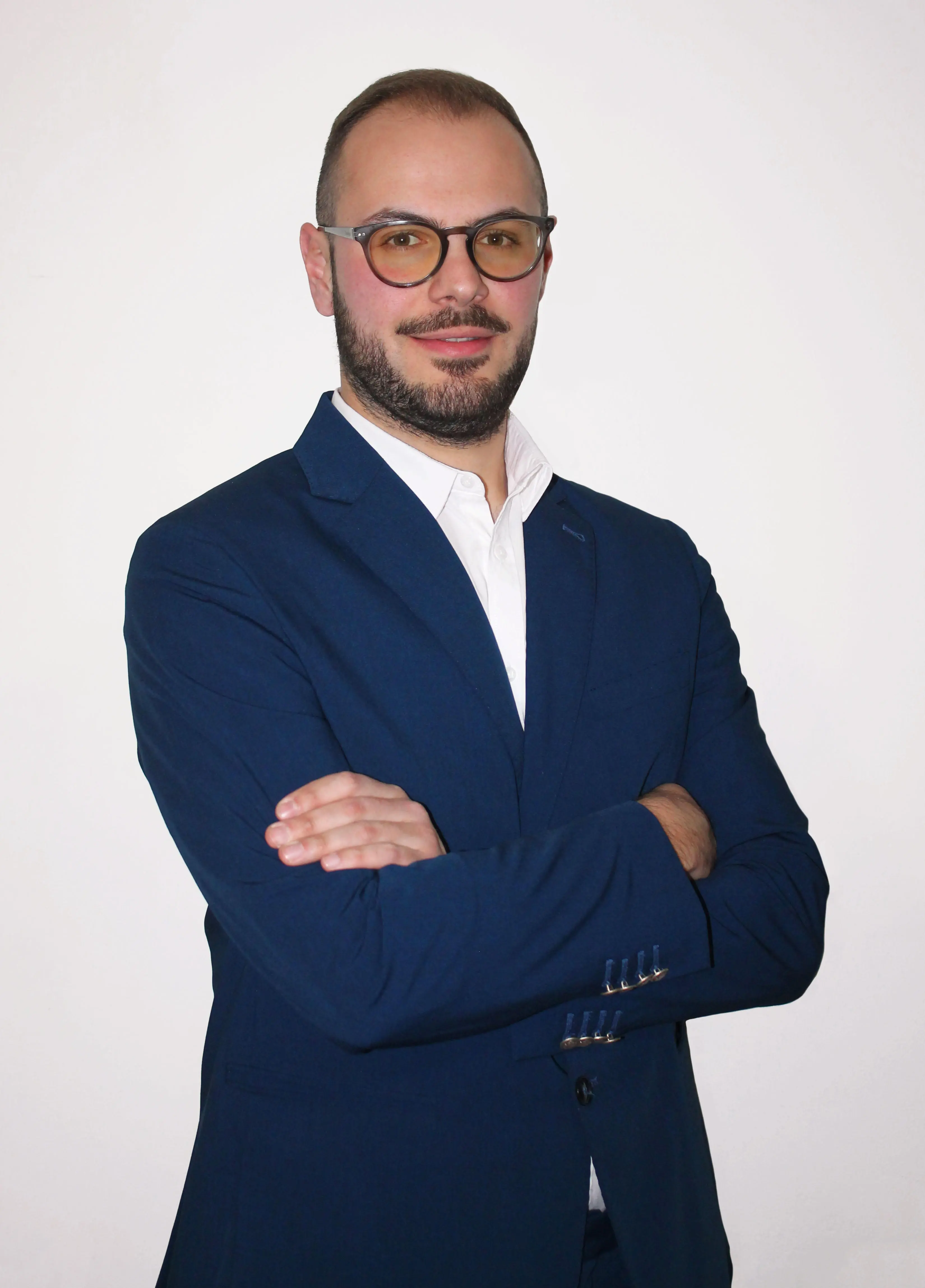Sui social spunta il commento politico a nome della scuola. Il preside: “Non autorizzato, chiudo l’account”