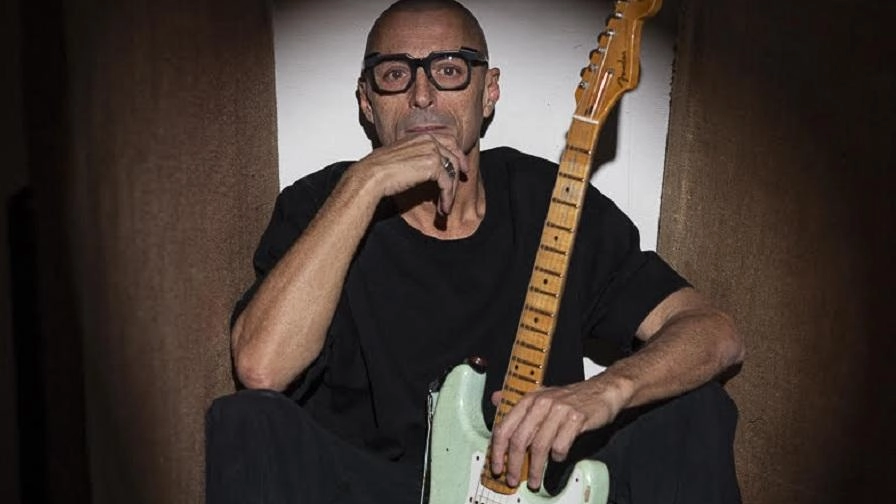 L’artista lunedì sarà a Sansepolcro con “feat.pop“ un viaggio nei successi questa volta in chiave “più colta“ L’artista lunedì sarà a Sansepolcro con “feat.pop“ un viaggio nei successi questa volta in chiave “più colta“