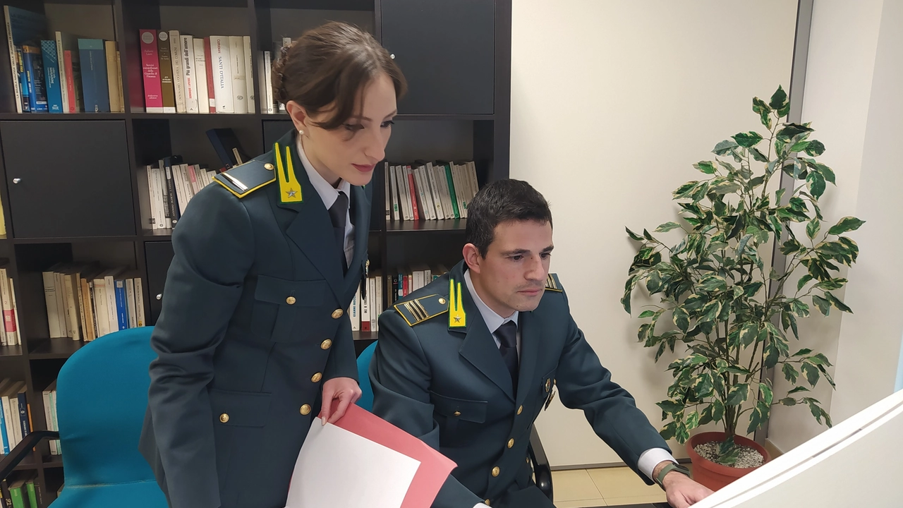 La finanza ha scoperto che i lavori di ripristino degli immobili, continuamente pubblicizzati, erano volti ad accrescerne il valore per favorirne la vendita (Foto di repertorio) La finanza ha scoperto che i lavori di ripristino degli immobili, continuamente pubblicizzati, erano volti ad accrescerne il valore per favorirne la vendita (Foto di repertorio)
