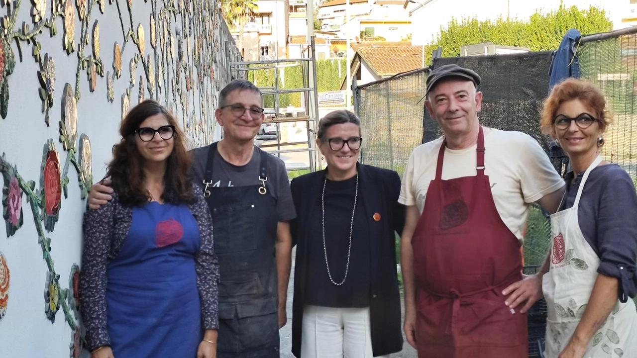 La sindaca Arrighi in visita al murales di via del Cavatore realizzato da artisti di tutto il mondo. A fine novembre l’inaugurazione ufficiale La sindaca Arrighi in visita al murales di via del Cavatore realizzato da artisti di tutto il mondo. A fine novembre l’inaugurazione ufficiale