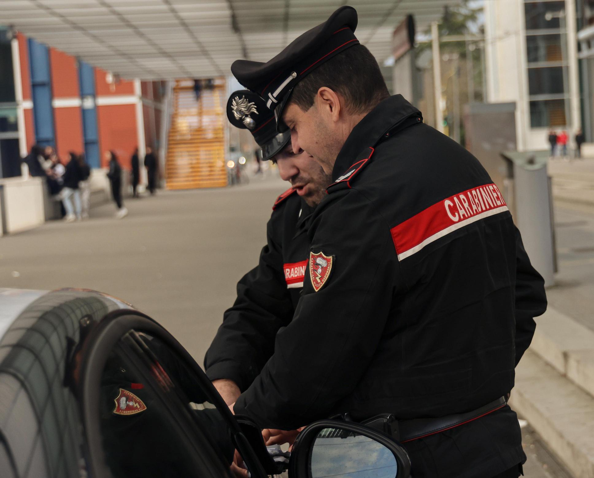 Via Monti, caos e litigi senza fine. La viabilità ora diventa un caso Via Monti, caos e litigi senza fine. La viabilità ora diventa un caso