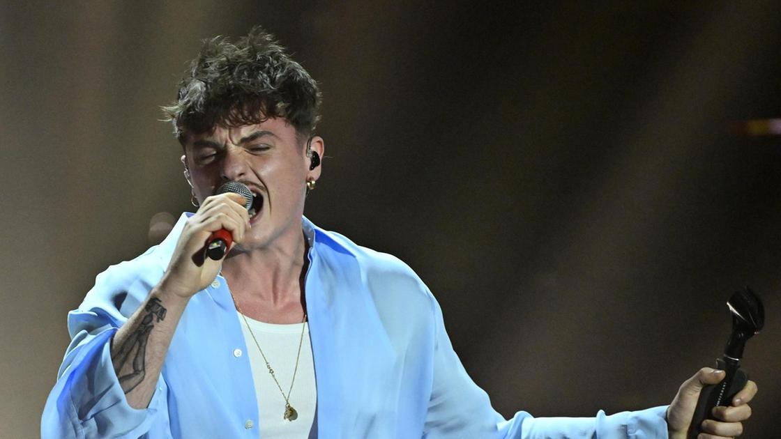 ’Balorda nostalgia’, l’attesa è finita. Olly, connessione unica con i fan ’Balorda nostalgia’, l’attesa è finita. Olly, connessione unica con i fan