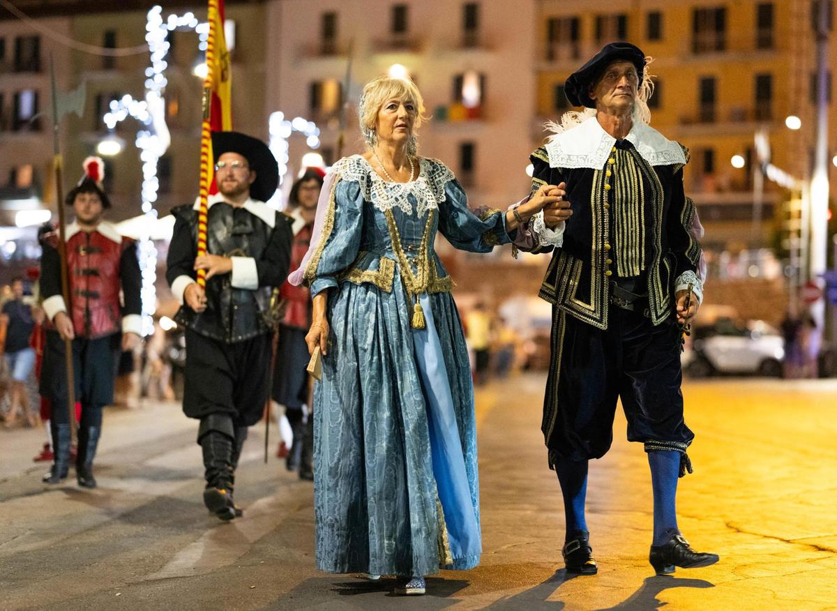 Palio Marinaro, questa sera il corteo storico. Un tuffo nel passato con dame e cavalieri Palio Marinaro, questa sera il corteo storico. Un tuffo nel passato con dame e cavalieri
