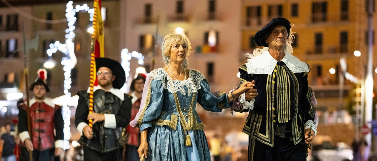 Palio Marinaro, questa sera il corteo storico. Un tuffo nel passato con dame e cavalieri
