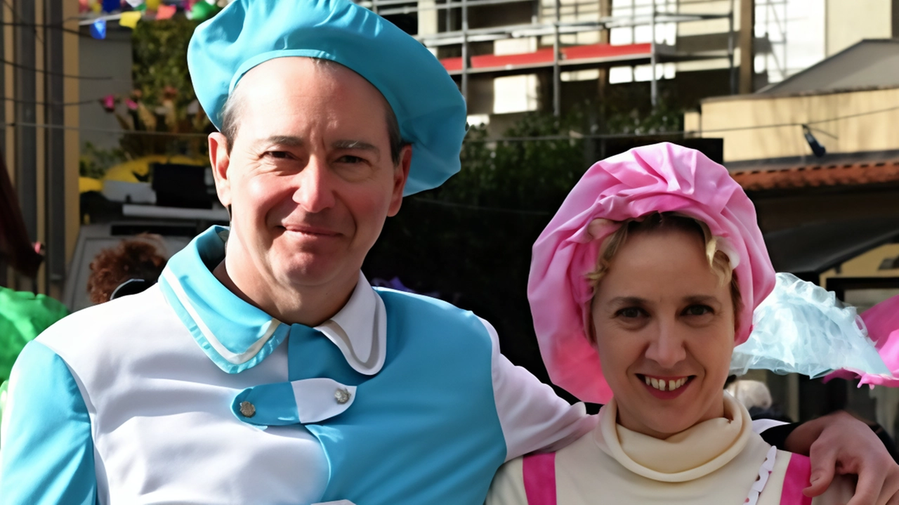 I coniugi Mirko Massei e Giovanna Piloni nei panni delle maschere Sprocco e Scalpellina durante un corso mascherato dell’edizione 2024 I coniugi Mirko Massei e Giovanna Piloni nei panni delle maschere Sprocco e Scalpellina durante un corso mascherato dell’edizione 2024