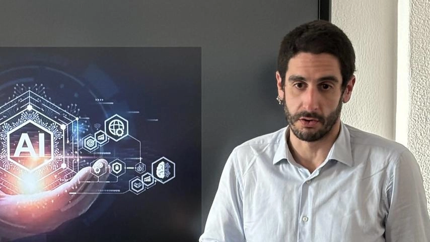 Il prof Luca Malfatti, docente di matematica e scienze alla scuola ’Malaspina’ Il prof Luca Malfatti, docente di matematica e scienze alla scuola ’Malaspina’