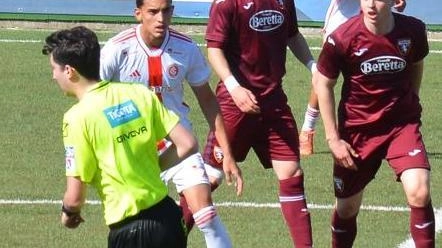 L'Internacional di Porto Alegre denuncia un insulto razzista da parte di un calciatore del Torino durante la Viareggio Cup.