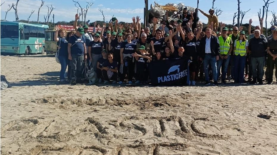 Il punto di ritrovo è al Bagno “La Rondine” a Calambrone e si può partecipare visitando il sito www.plasticfreeonlus.it e registrandosi all’evento