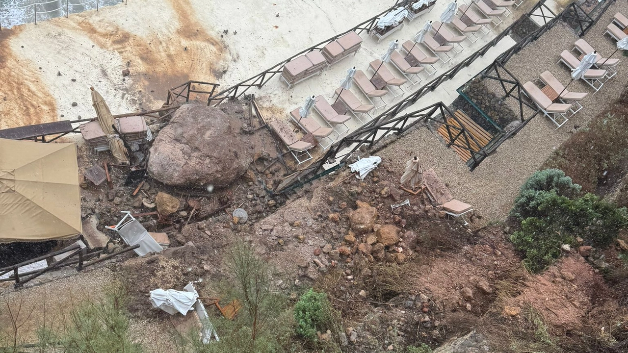 Frana invade una struttura ricettiva di Porto Ercole