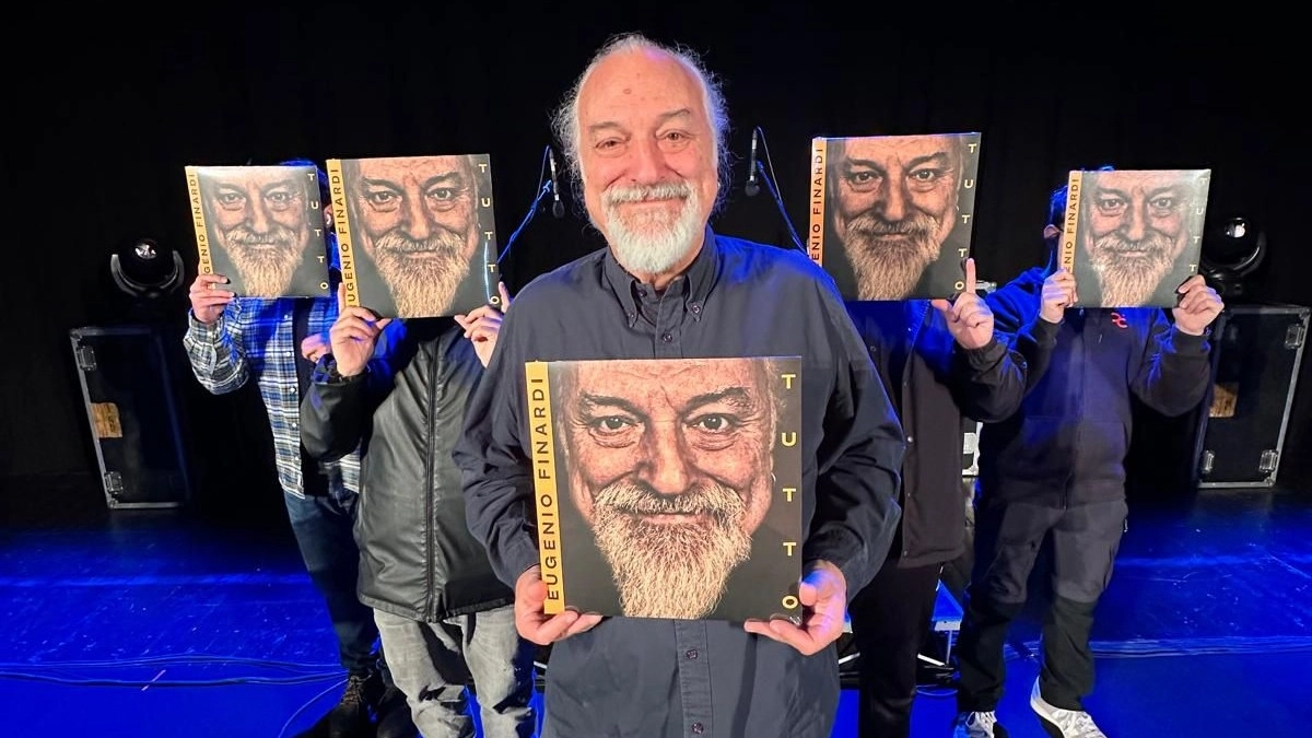 Eugenio Finardi con il suo ultimo album Eugenio Finardi con il suo ultimo album