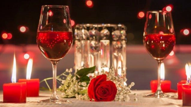 Una cena a lume di candela per San Valentino: occasione romantica ma anche di sostenibilità ambientale Una cena a lume di candela per San Valentino: occasione romantica ma anche di sostenibilità ambientale