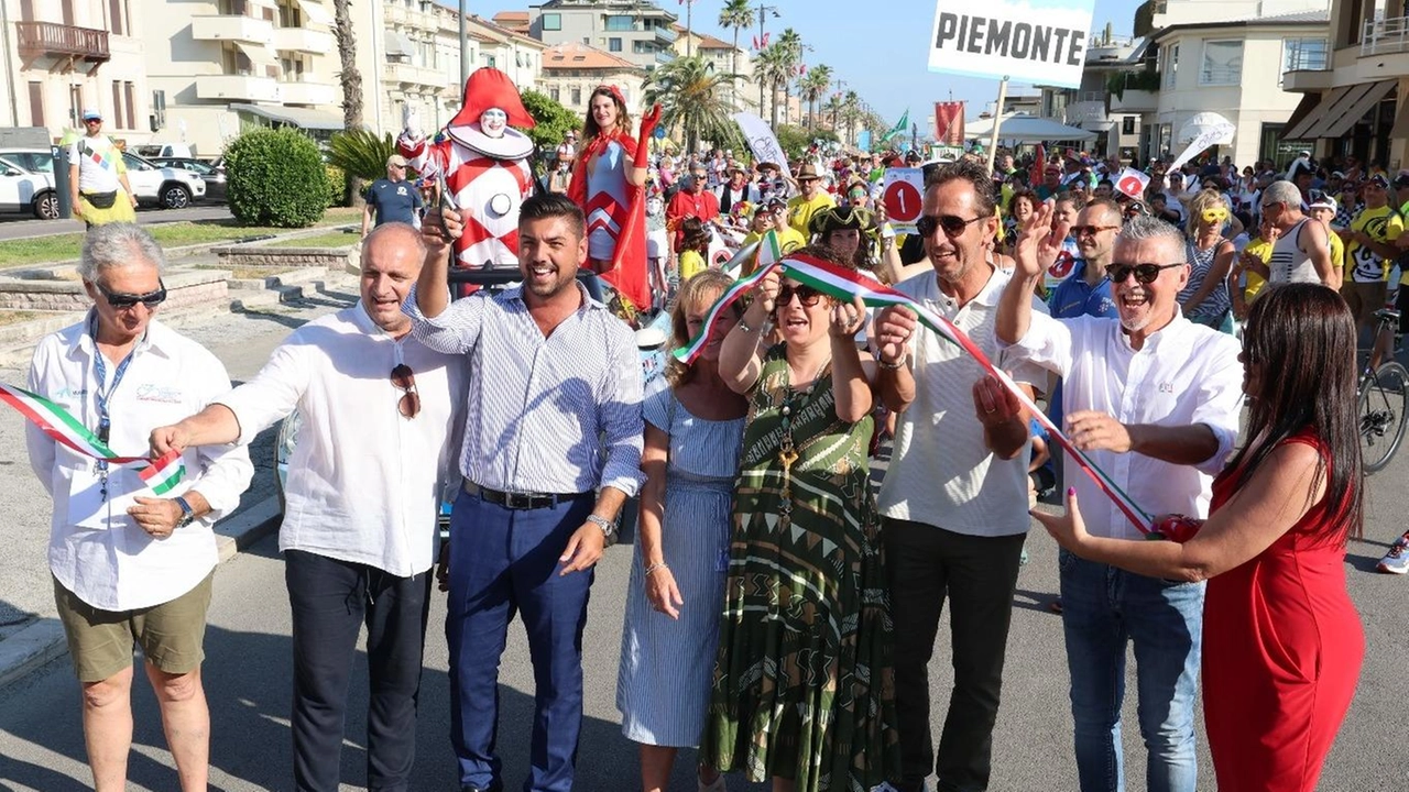 Viareggio per quattro giorni capitale italiana delle due ruote . Viareggio per quattro giorni capitale italiana delle due ruote .