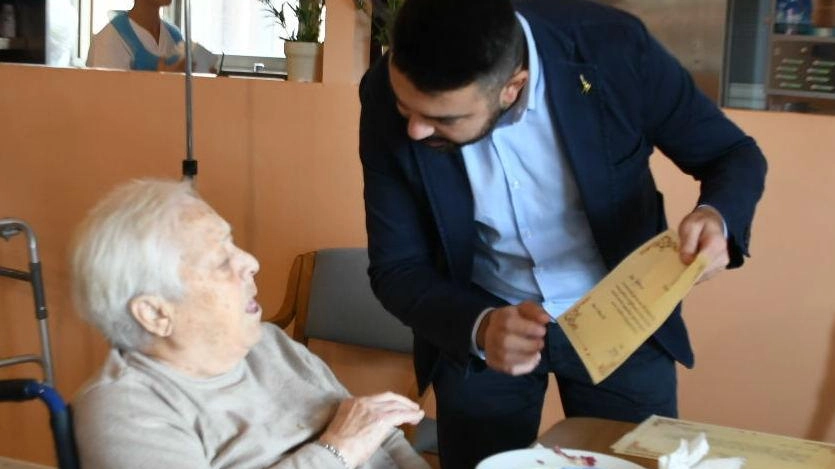 La visita dell’amministrazione agli ospiti di Casa Ascoli per la recente festa dei nonni La visita dell’amministrazione agli ospiti di Casa Ascoli per la recente festa dei nonni