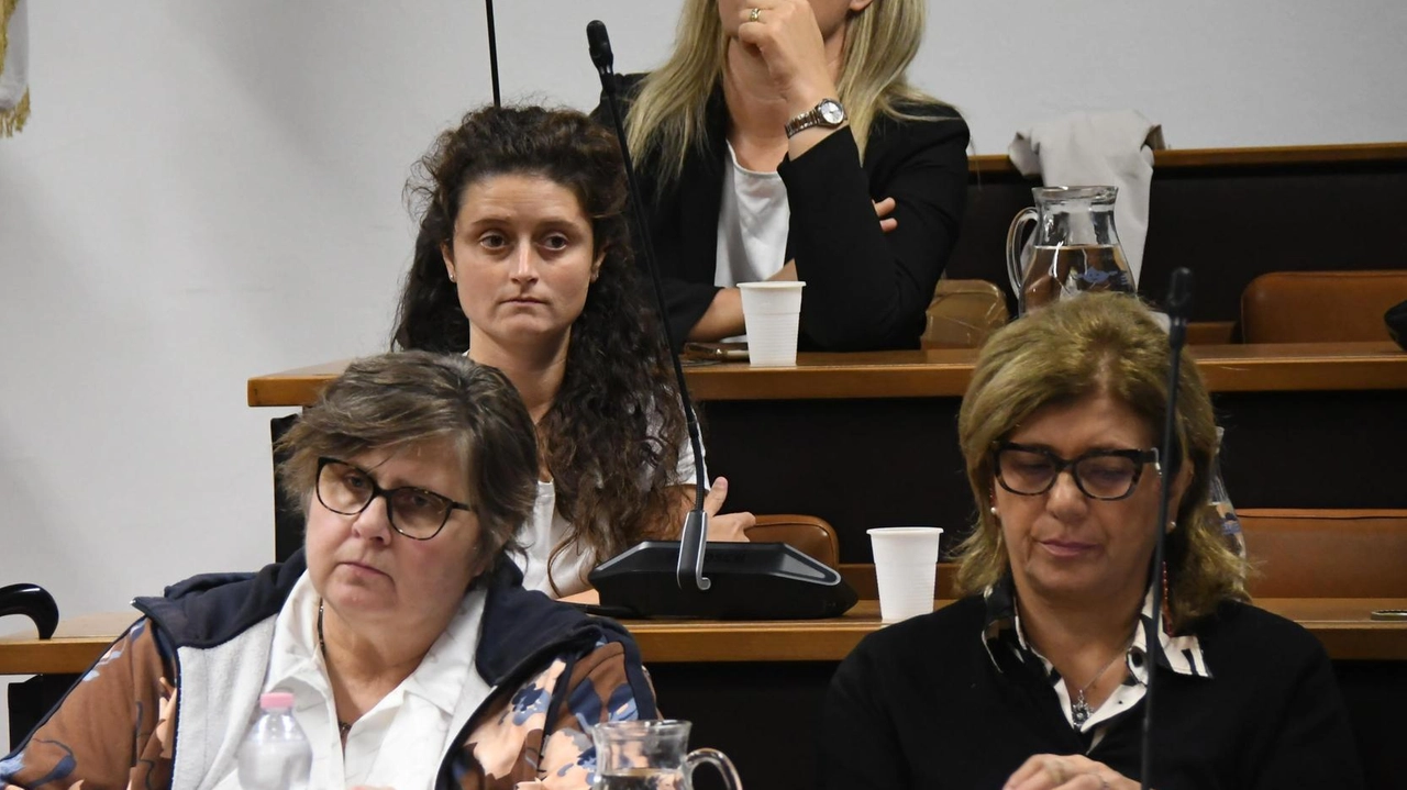 Il piano dell’amministrazione sull’emergenza della frazione presa di mira da ladri e malviventi. La rigenerazione urbana: 120mila euro per la vigilanza dal centro cittadino al litorale . Il piano dell’amministrazione sull’emergenza della frazione presa di mira da ladri e malviventi. La rigenerazione urbana: 120mila euro per la vigilanza dal centro cittadino al litorale .