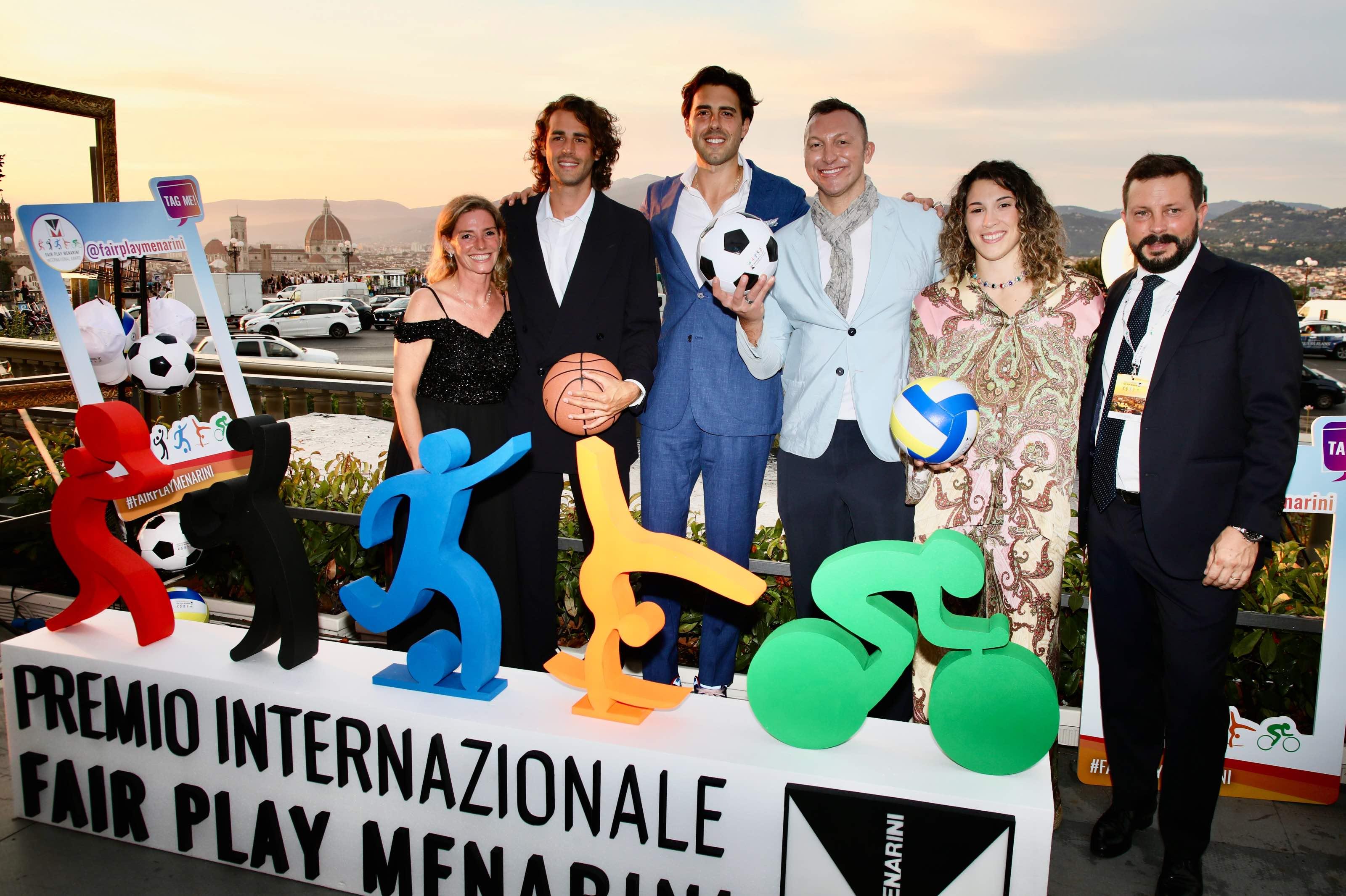 Il gran gala Menarini. Da Figo a Billy Costacurta. Parata di stelle al Piazzale