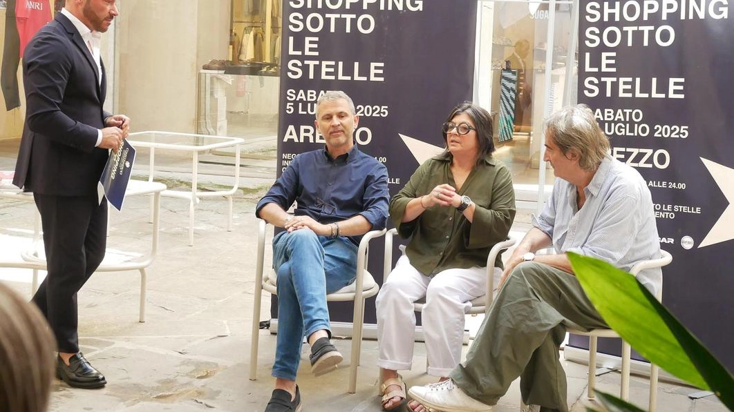 La presentazione dello Shopping sotto le stelle è avvenuto da No Sugar Please in Corso Italia 60. L’appuntamento è per sabato 5 luglio a partire dalle 17, con un programma ricco di eventi fino a mezzanotte tra le vie del centro