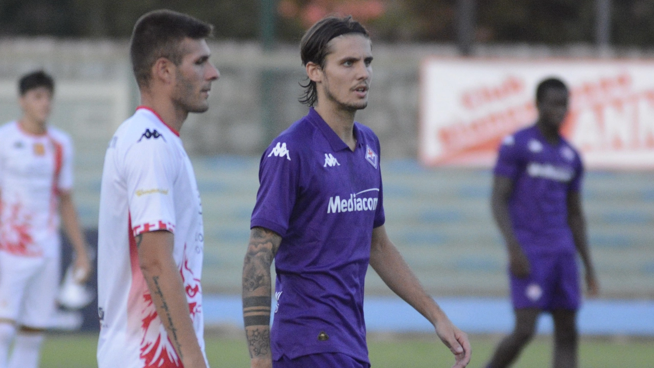 Esordio per Andrea Colpani in maglia viola nel test di Grosseto (Foto Aprili) Esordio per Andrea Colpani in maglia viola nel test di Grosseto (Foto Aprili)
