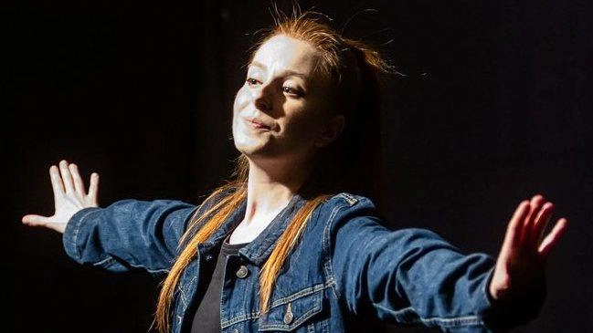 L’attrice Gaia Perretta racconta sul palco la storia di Lea Garofalo, testimone di giustizia calabrese e vittima di mafia L’attrice Gaia Perretta racconta sul palco la storia di Lea Garofalo, testimone di giustizia calabrese e vittima di mafia