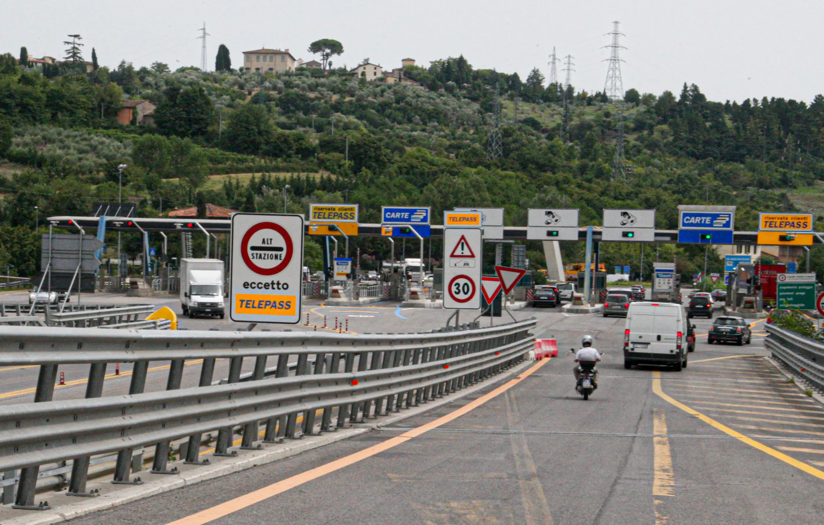 Autostrade, pedaggi più cari dal 1 agosto: quanto si spenderà in Toscana / Le simulazioni