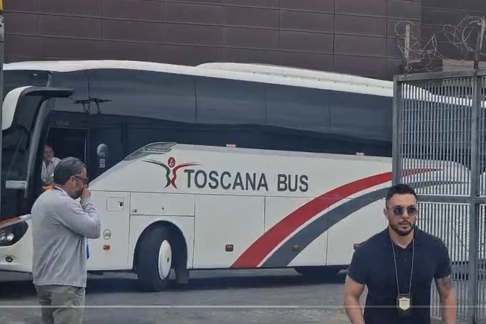 Il pullman della Fiorentina a Peretola