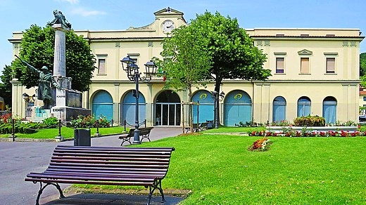 Il palazzo comunale di Dicomano Il palazzo comunale di Dicomano