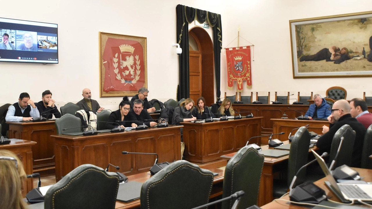 Consiglieri e ambientalisti amareggiati per questo forfait. Matteo Della Negra: "Domenica manifestazione in piazza". Consiglieri e ambientalisti amareggiati per questo forfait. Matteo Della Negra: "Domenica manifestazione in piazza".