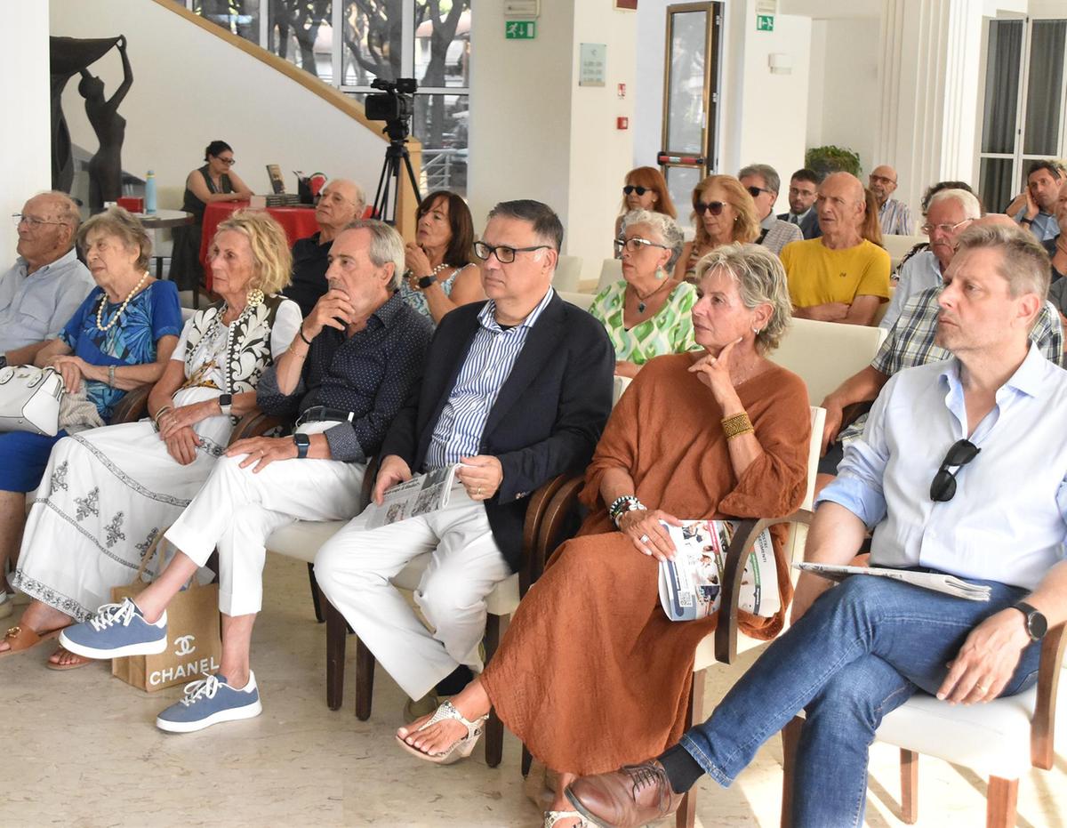 I talk show estivi. Moda e creatività sfilano in passerella I talk show estivi. Moda e creatività sfilano in passerella