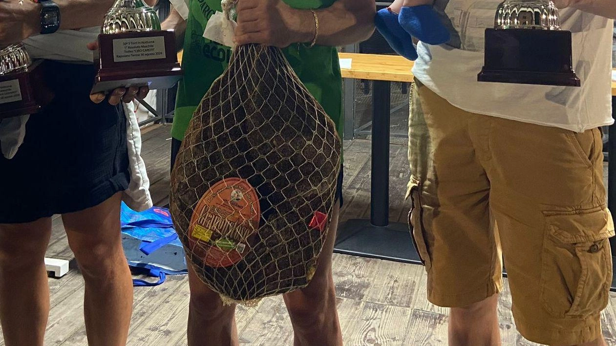Emanuele Fadda del Gruppo Podistico Alpi Apuane e Marcella Municchi dell’Atletica Costa d’Argento. Sono stati loro a trionfare, nelle categorie... Emanuele Fadda del Gruppo Podistico Alpi Apuane e Marcella Municchi dell’Atletica Costa d’Argento. Sono stati loro a trionfare, nelle categorie...