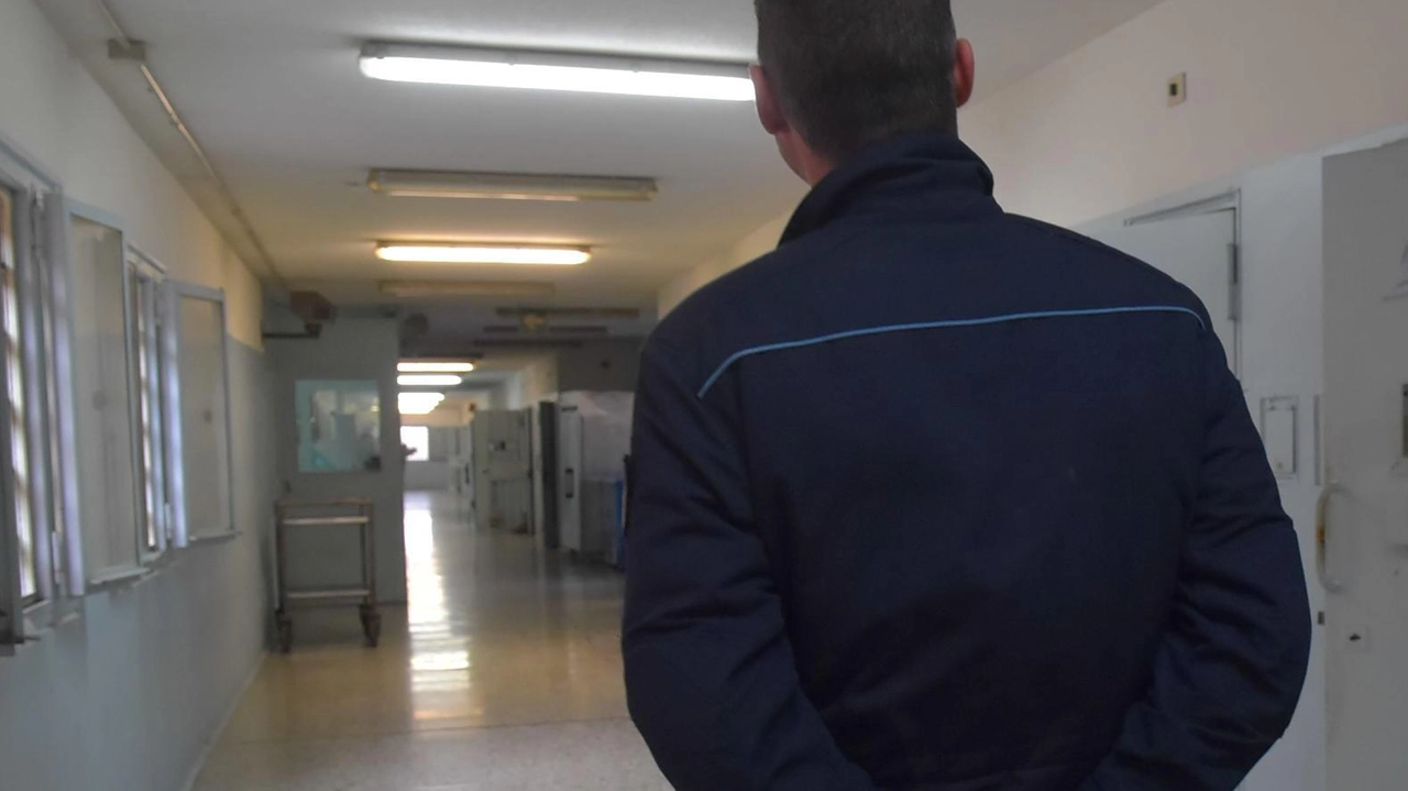 Ancora disordini alla Dogaia: un agente di Polizia penitenziaria è stato colpito al volto Ancora disordini alla Dogaia: un agente di Polizia penitenziaria è stato colpito al volto