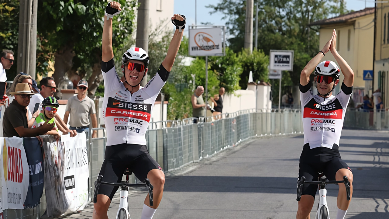 L’arrivo dopo un tandem scatenato, a sinistra Iacomoni e a destra Dati (foto Pagni) L’arrivo dopo un tandem scatenato, a sinistra Iacomoni e a destra Dati (foto Pagni)