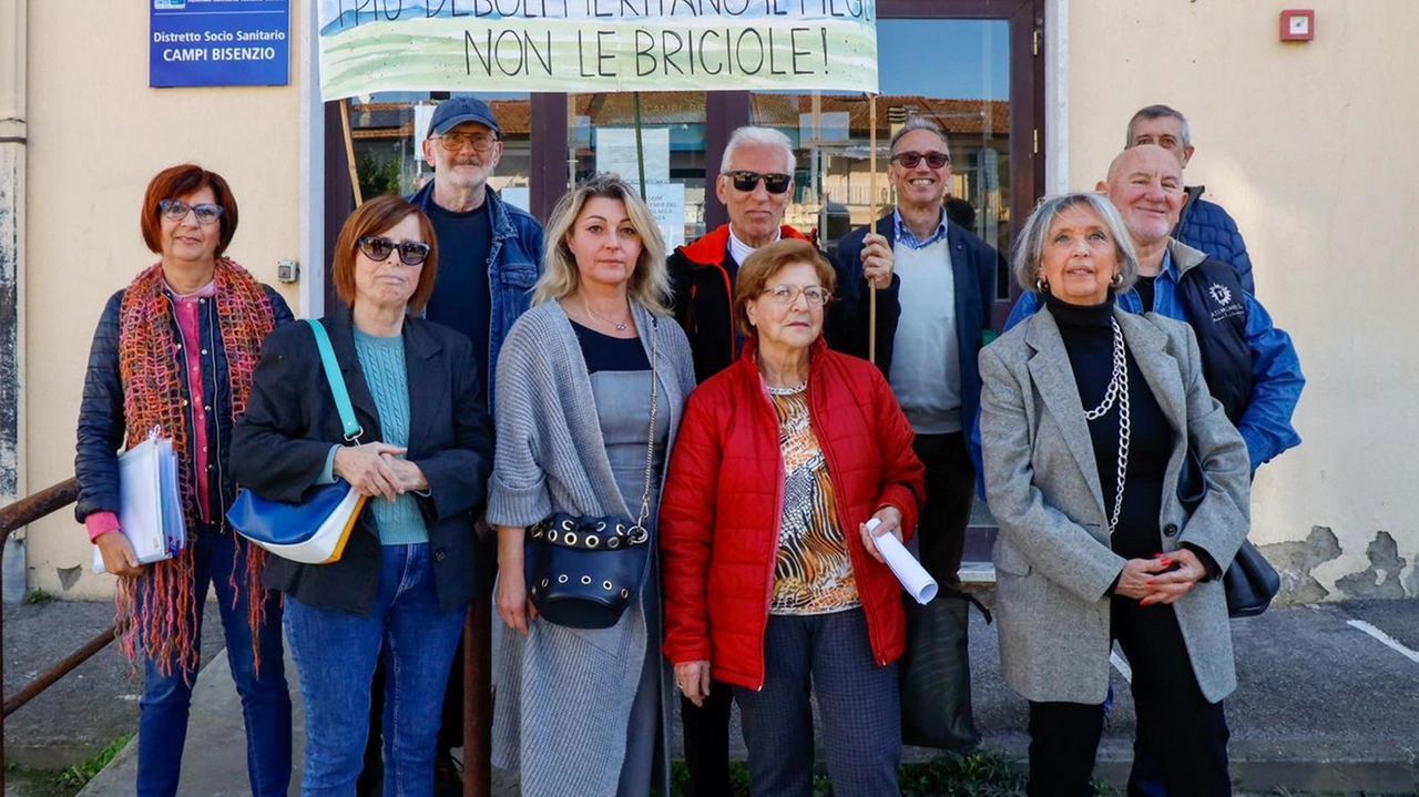 La protesta dei familiari dei pazienti ieri mattina a Campi Bisenzio La protesta dei familiari dei pazienti ieri mattina a Campi Bisenzio