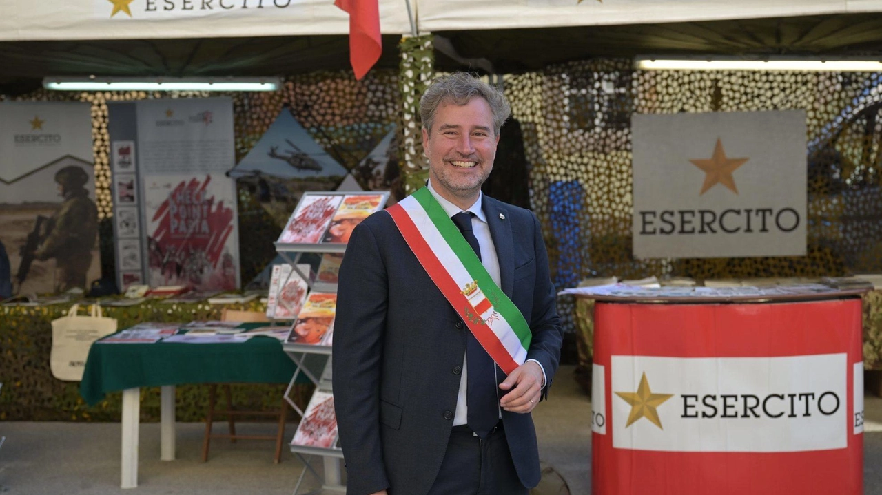 Il sindaco di Lucca, Mario Pardini, traccia un bilancio dell’edizione 2024 del Lucca Comics & Games che si è appena conclusa con un totale di 275mila biglietti venduti (foto Alcide) Il sindaco di Lucca, Mario Pardini, traccia un bilancio dell’edizione 2024 del Lucca Comics & Games che si è appena conclusa con un totale di 275mila biglietti venduti (foto Alcide)