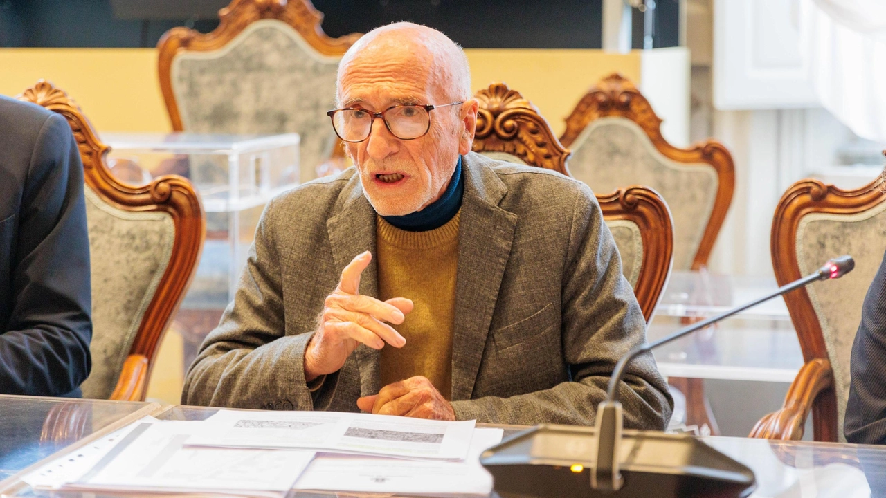 L’assessore Dringoli risponde a Ciccio Auletta (Diritti in Comune): "Vale per legge fino al 2029 e prevede il centro congressi nella Scuola Medica". Opposizioni divise, mozioni respinte. L’assessore Dringoli risponde a Ciccio Auletta (Diritti in Comune): "Vale per legge fino al 2029 e prevede il centro congressi nella Scuola Medica". Opposizioni divise, mozioni respinte.