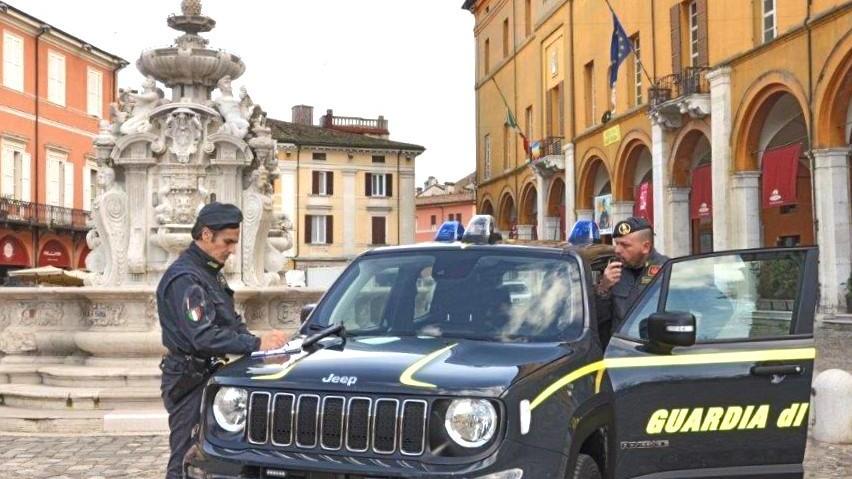 Operazione antidroga della Finanza. Nei guai anche un noto poliziano