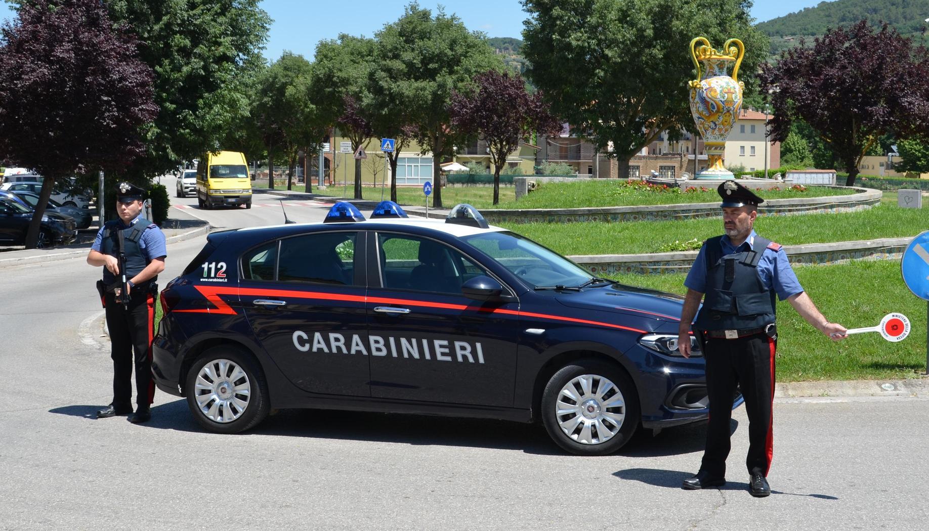 Aspetta l’ex sotto casa e la aggredisce con la bici. Arrestato per stalking e maltrattamenti Aspetta l’ex sotto casa e la aggredisce con la bici. Arrestato per stalking e maltrattamenti