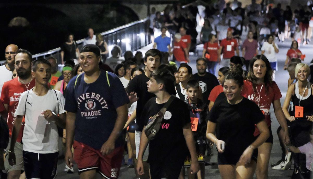 stranotturna per 800 atleti tredici i gruppi in gara vincono lamnaouar e bola