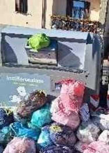 https://www.lanazione.it/image-service/view/acePublic/alias/contentid/Zjk0ZGY2MWQtOTY4ZC00/0/rifiuti-abbandonati-ai-cassonetti-lappello-del-comune-ai-cittadini.jpeg?f=1.91:1&w=1200