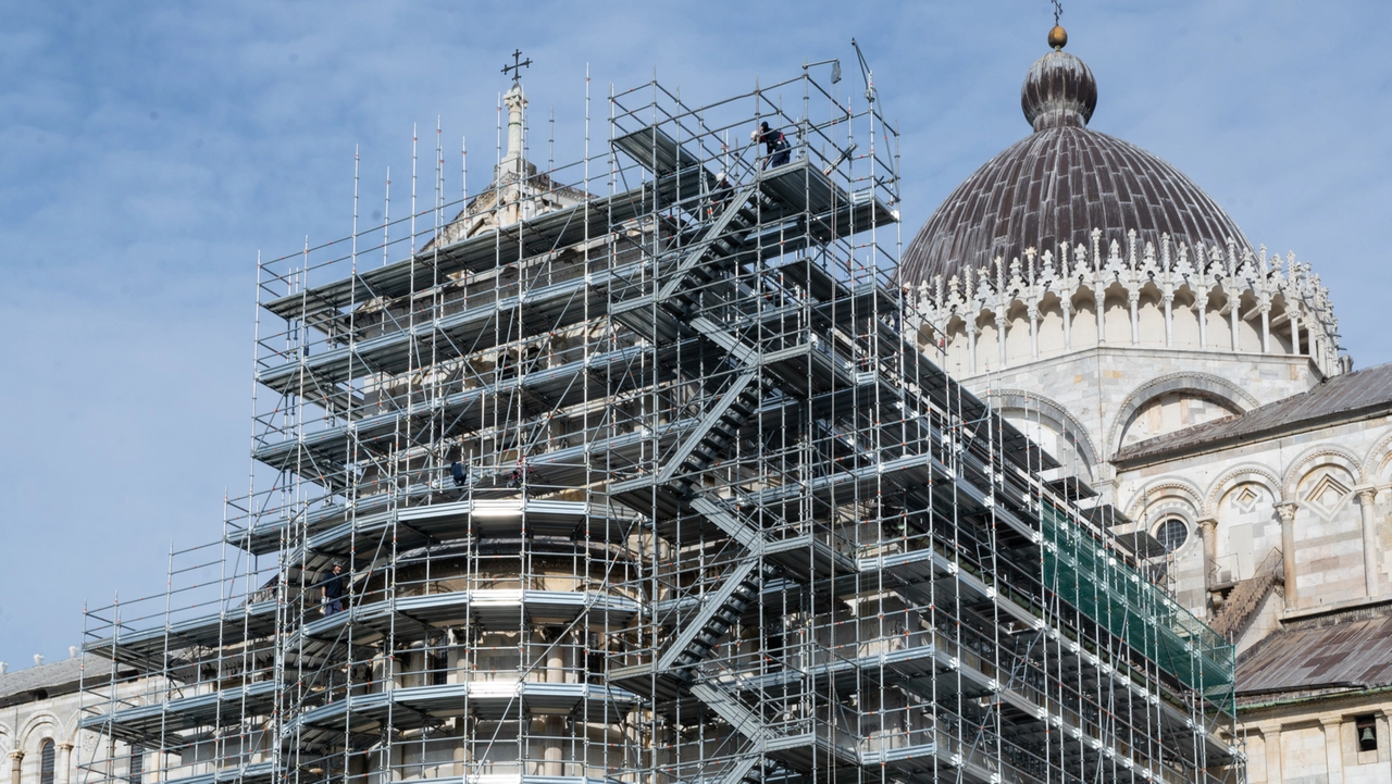 Il cantiere al transetto destro Il cantiere al transetto destro