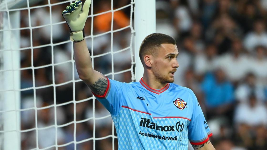 Per il portiere Fulignati l’accordo è fatto. Rebus per il futuro di Perisan e Stubljar Per il portiere Fulignati l’accordo è fatto. Rebus per il futuro di Perisan e Stubljar