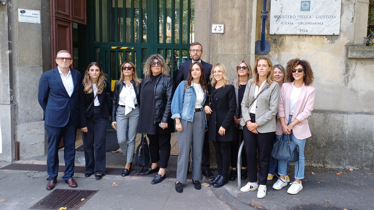 Gli avvocati con Mazzeo all’uscita dal carcere Don Bosco Gli avvocati con Mazzeo all’uscita dal carcere Don Bosco