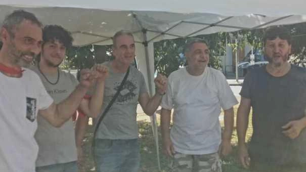 Si è svolto senza problemi il presidio di ieri pomeriggio in piazza Ciardi. A due passi il pronipote di Mussolini presentava il suo libro ad Etruria 14. Si è svolto senza problemi il presidio di ieri pomeriggio in piazza Ciardi. A due passi il pronipote di Mussolini presentava il suo libro ad Etruria 14.