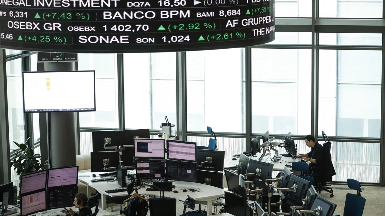 Tonfo Sanofi -10%, bene Publicis +2,3%