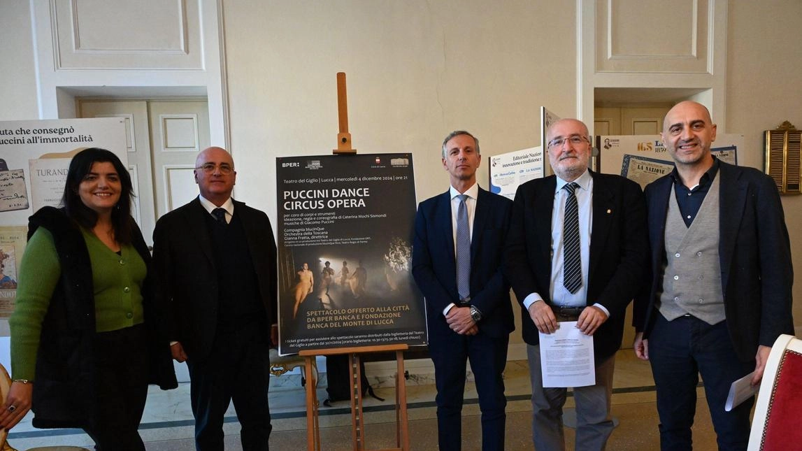 Un momento della conferenza stampa al Teatro del Giglio (foto Alcide) Un momento della conferenza stampa al Teatro del Giglio (foto Alcide)