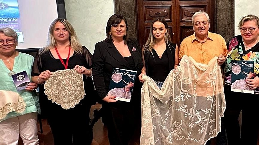 L’edizione 2025 di Fili in Trama è stata presentata a palazzo Donini Alla Mostra mercato manufatti da molti Paesi europei L’edizione 2025 di Fili in Trama è stata presentata a palazzo Donini Alla Mostra mercato manufatti da molti Paesi europei