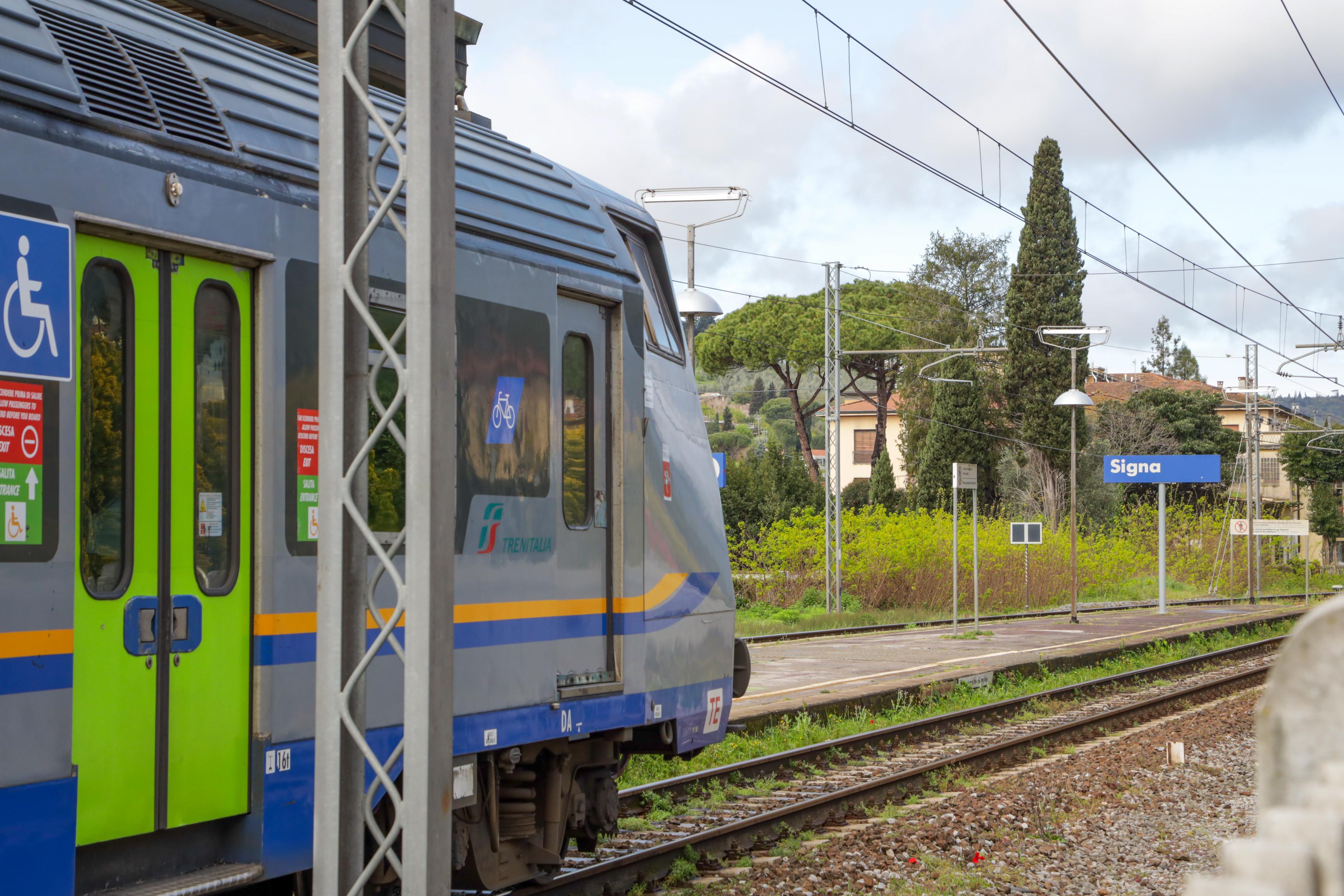 Sciopero treni venerdì 23 maggio: rischio disagi in Toscana. Quali sono le fasce di garanzia Sciopero treni venerdì 23 maggio: rischio disagi in Toscana. Quali sono le fasce di garanzia