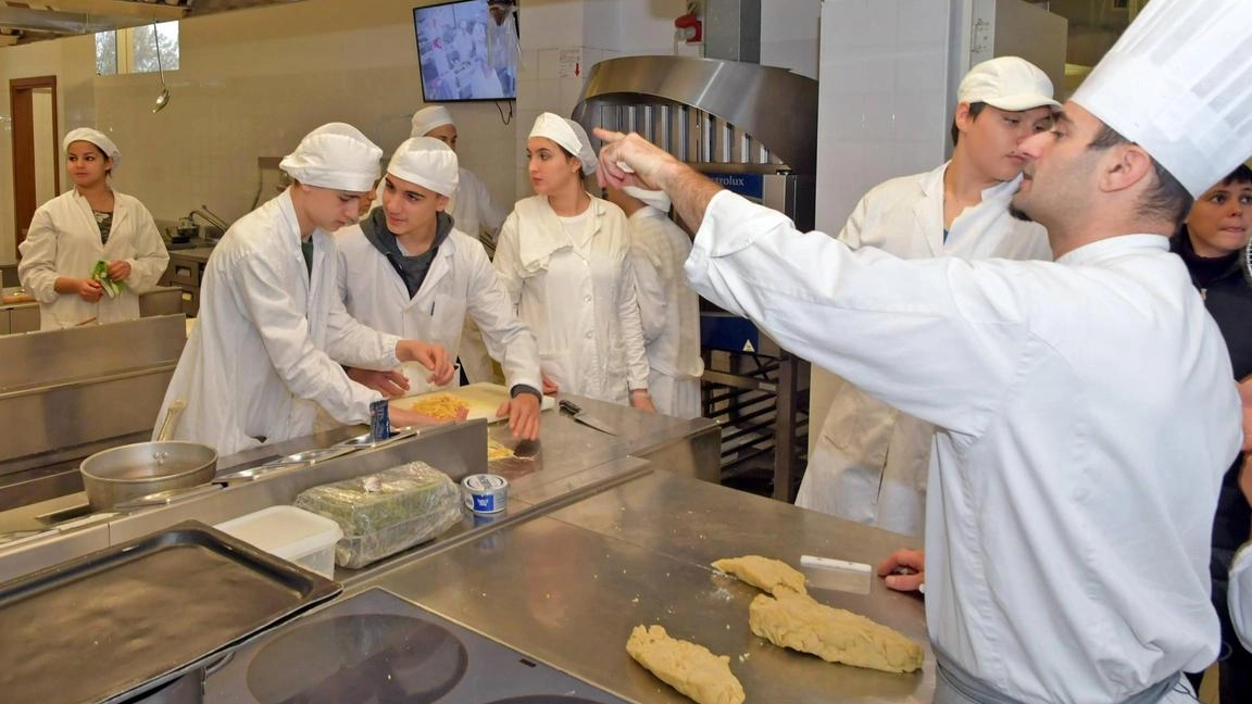 Opportunità di lavoro nel settore della ristorazione collettiva. Il gruppo Camst è alla ricerca di addetti alla mensa da inserire... Opportunità di lavoro nel settore della ristorazione collettiva. Il gruppo Camst è alla ricerca di addetti alla mensa da inserire...