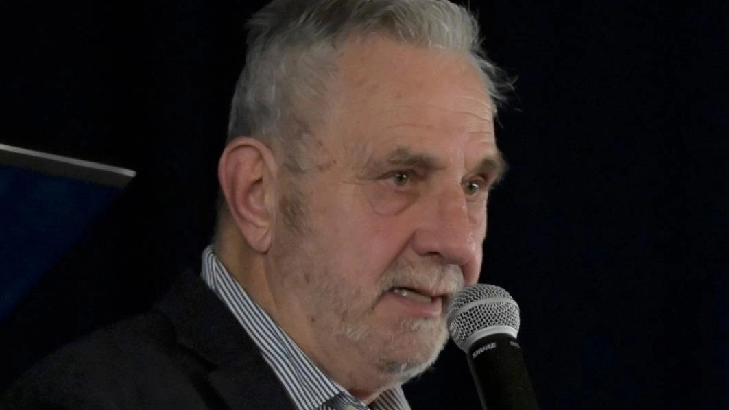 Il presidente dell'associazione Lunperlaltro, Andrea Frediano, è scomparso a Bientina. La comunità lo ricorda per la sua generosità e impegno nel volontariato. Il Comune e le associazioni locali gli rendono omaggio. Il presidente dell'associazione Lunperlaltro, Andrea Frediano, è scomparso a Bientina. La comunità lo ricorda per la sua generosità e impegno nel volontariato. Il Comune e le associazioni locali gli rendono omaggio.